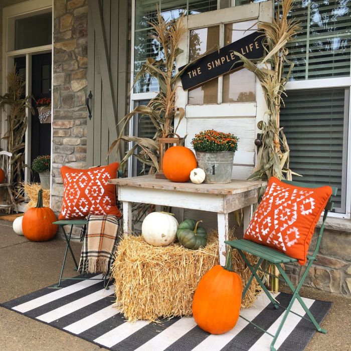 Porch ideas autumn pretty decor fall decorating front decorations outdoor porches digsdigs planters corn seasonal stalks decoration diy thanksgiving cornstalks