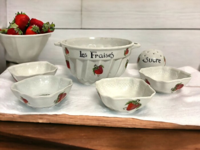 Vintage strawberry kitchen decor